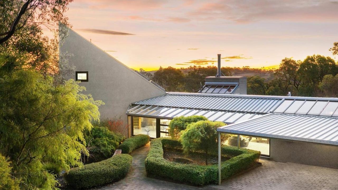 Melbourne house built around tank seeks $3m sale