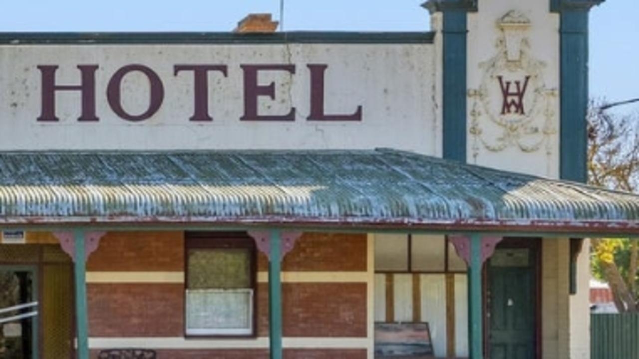 Vic pubs hitting the market amid ‘cost of doing business crisis'