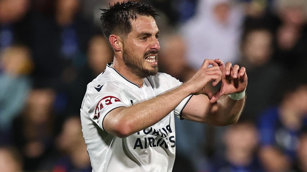 A-League semi final: Melbourne Victory into grand final after beating Auckland