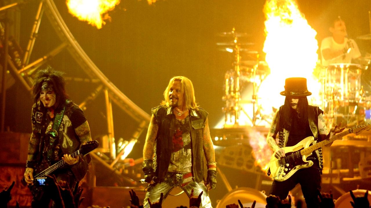 Huge rock star ‘splits from girlfriend of 15 years'