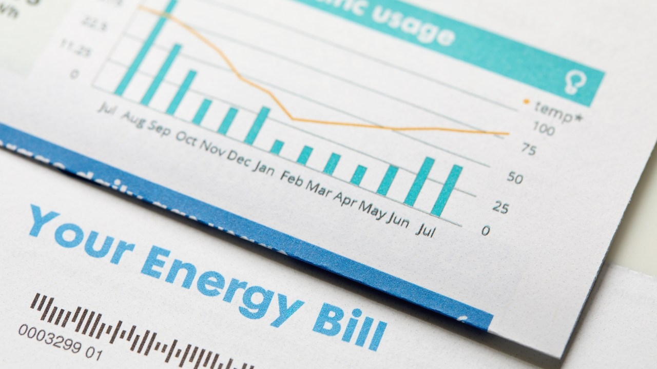 Energy retailers accused of misleading customers with 'sneaky' price tactics in landmark complaint lodged to ACCC