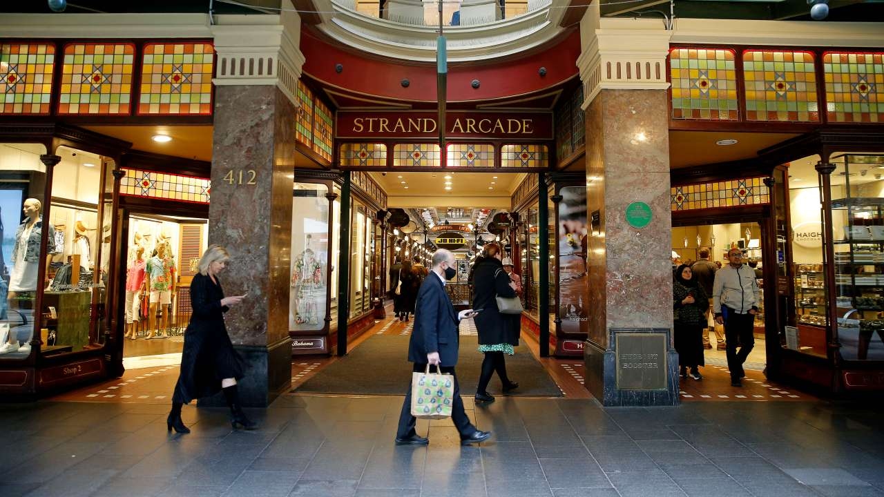 RBA backing 'gradual and modest' rate cuts, ANZ chief economist Richard Yetsenga declares after Michele Bullock's speech