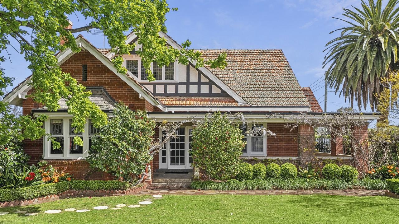 Sold in 10 days: New price guide finds buyer for grand Corio home