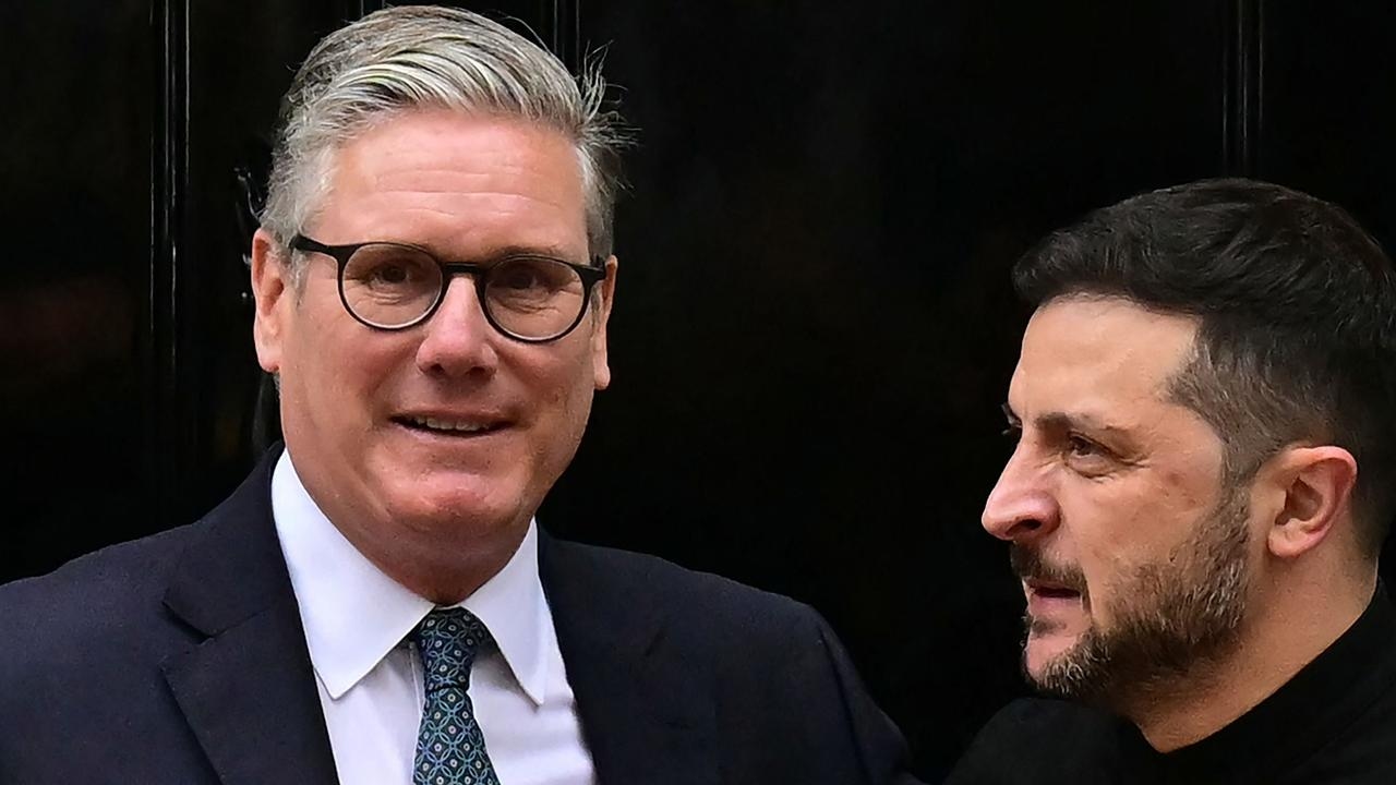 Zelensky meets Starmer in London; Trump threatens Putin ahead of Alaska talks