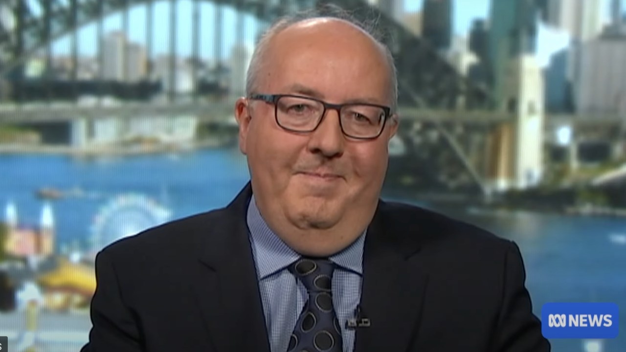 Esteemed ABC journalist and Walkley Award winner Peter Ryan tragically dies aged 64 after long fight with thyroid cancer