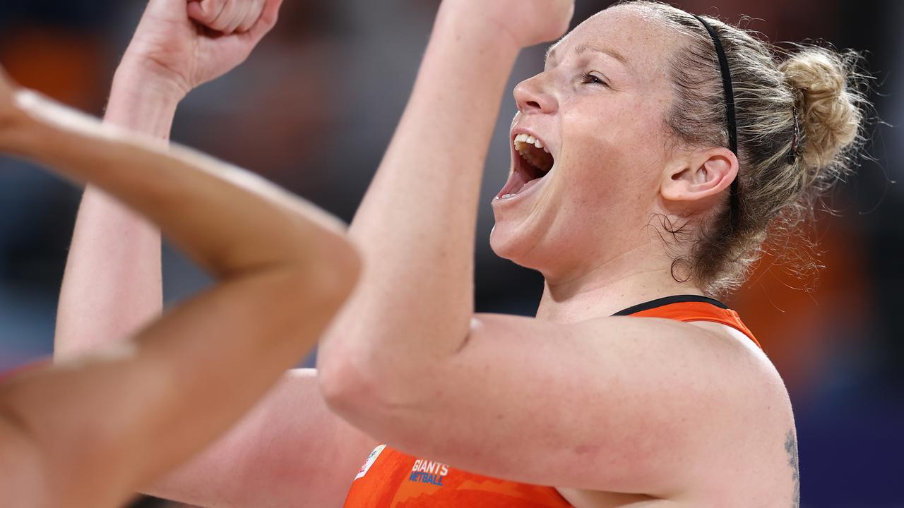 Emotions ran high as the Giants farewelled legend with inspirational Super Netball win
