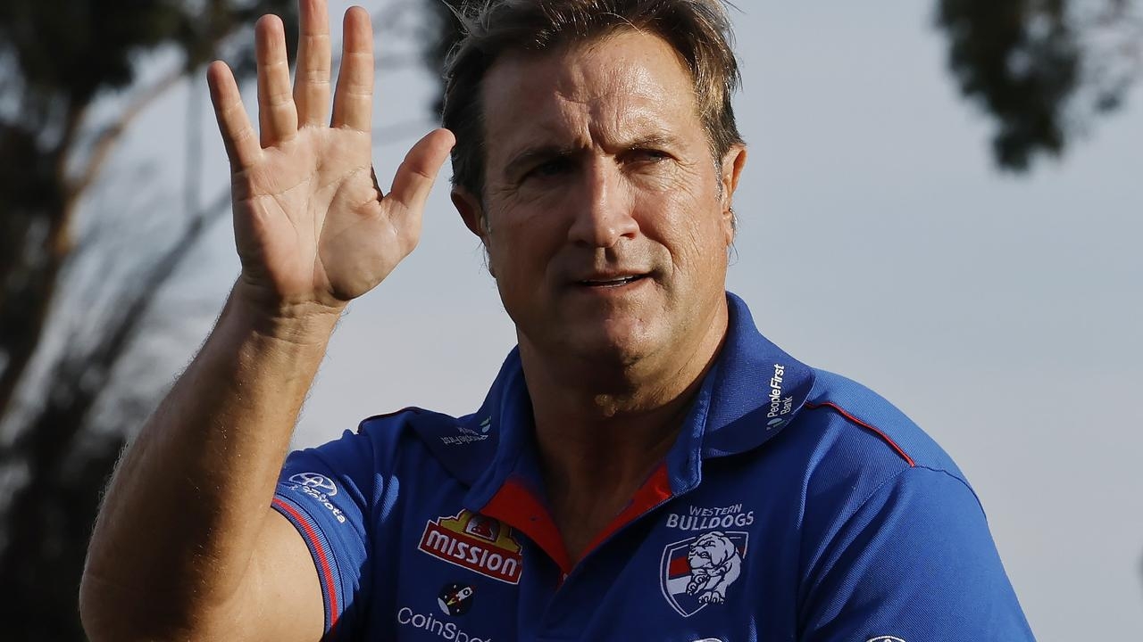 Western Bulldogs coach Luke Beveridge signs two-year extension