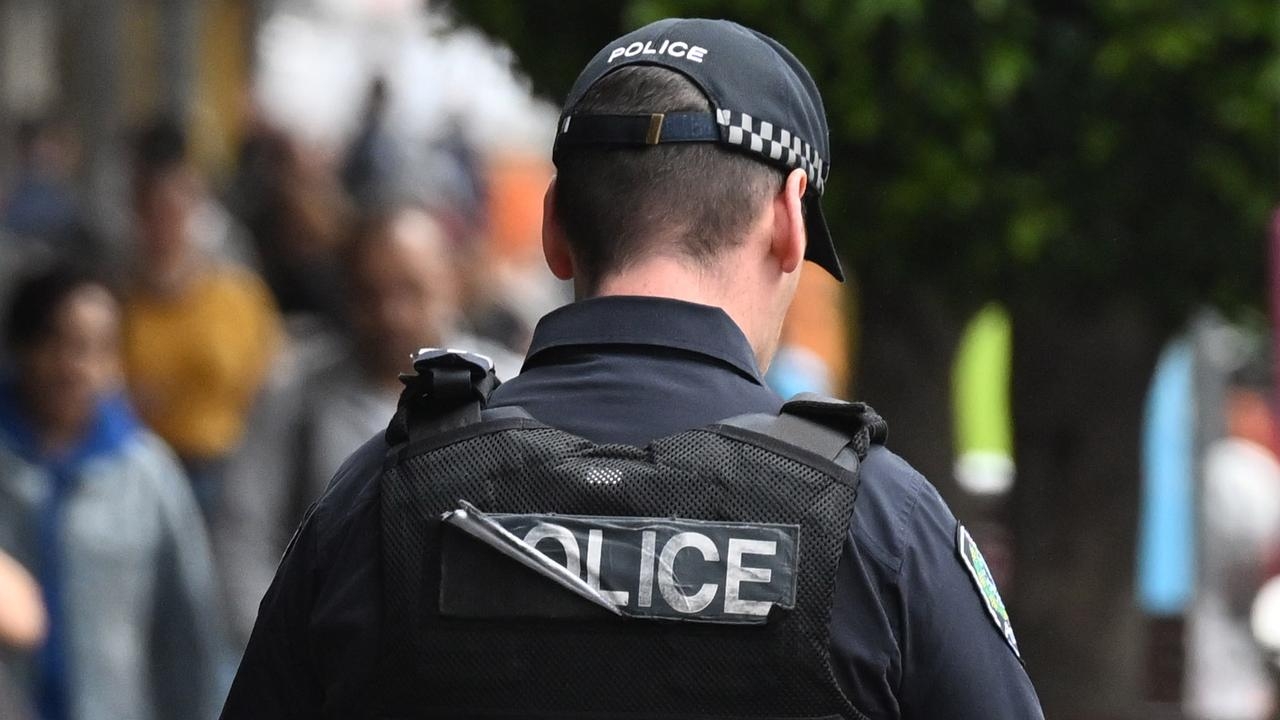 South Australian Police arrest 34-year-old woman after man's body found in Port Lincoln home