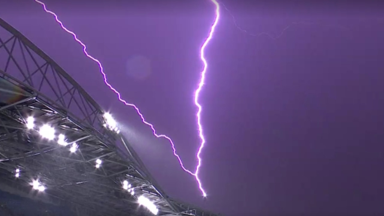 South South, Bulldogs clash suspended due to lightning strikes