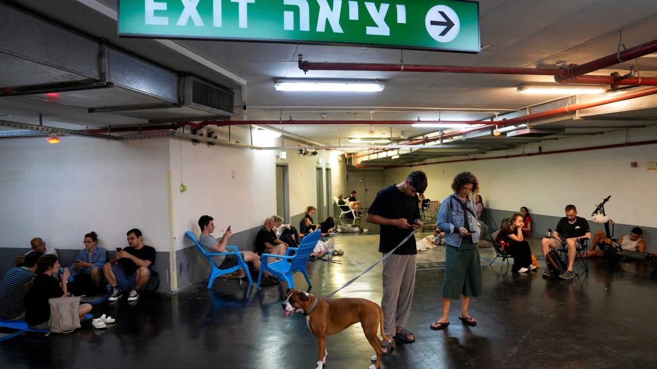 DFAT's efforts to support stranded Australians in Israel labelled 'shambolic' as evacuation email contained 'incorrect link'