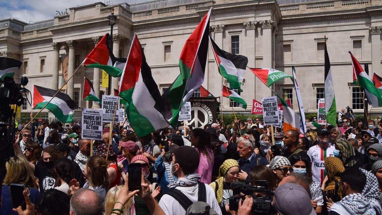 Melbourne pro-Palestine protestors threaten to shut down King Street Bridge