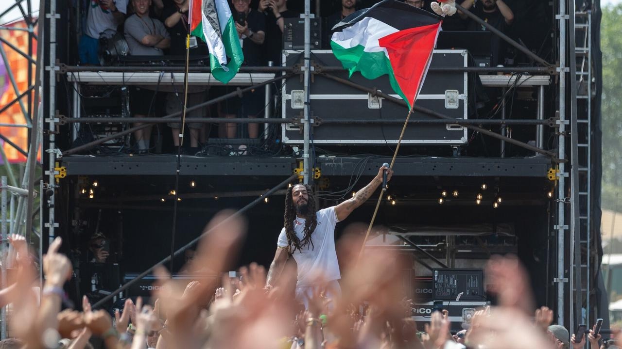 BBC criticised for livestreaming anti-IDF chants from Glastonbury set