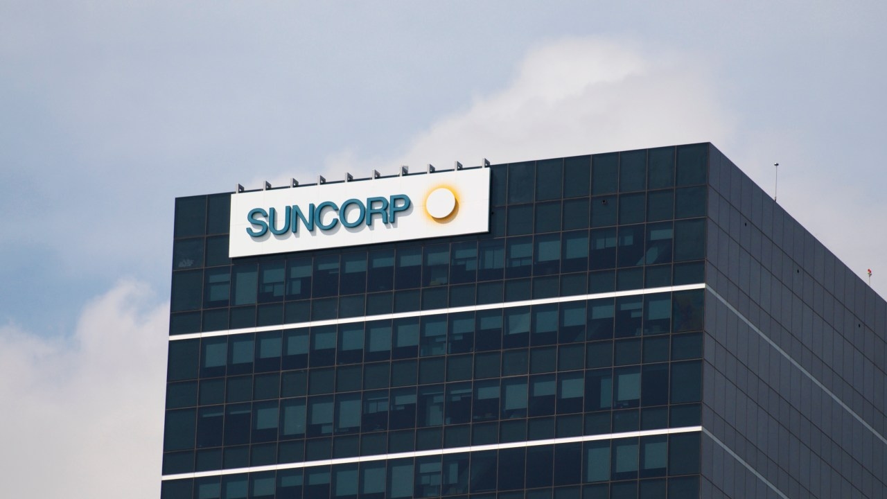 Suncorp chief executive Steve Johnston calls for government to help cover Australians living in high-risk areas
