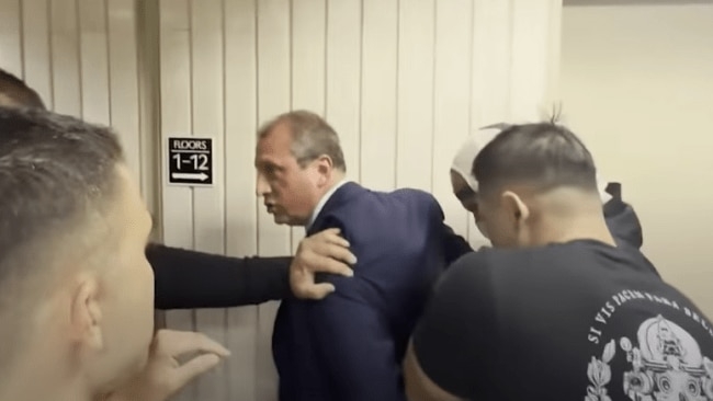 Wild scenes break out as New York mayoral candidate Brad Lander is arrested by ICE agents at immigration court