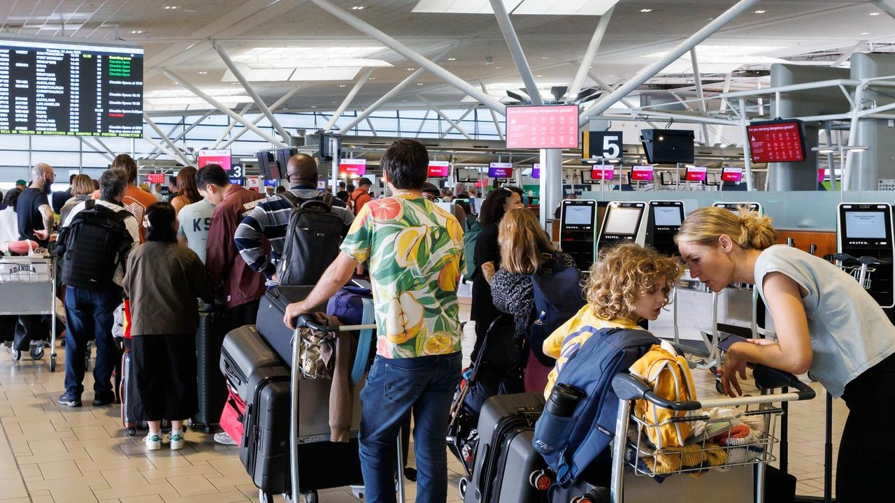 Why Aussie travellers should avoid cancelling flights independently