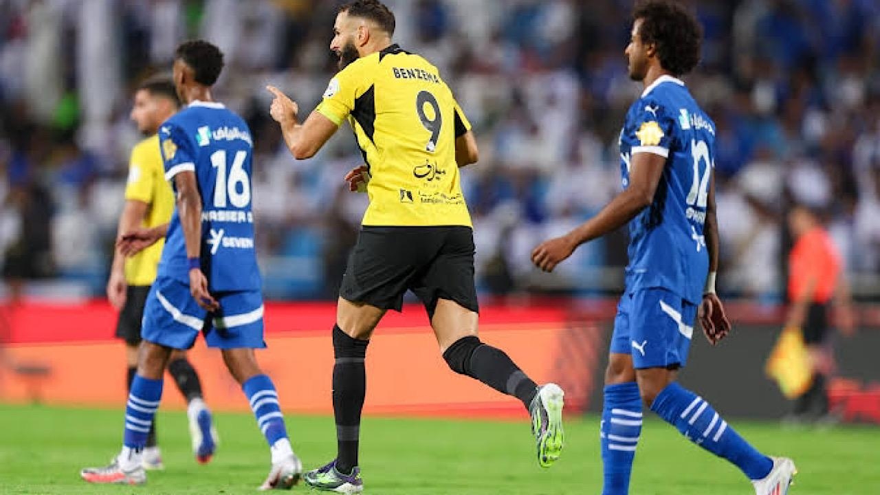 تأخير انطلاق كلاسيكو الاتحاد والهلال لأكثر من 30 دقيقة.. فيديو