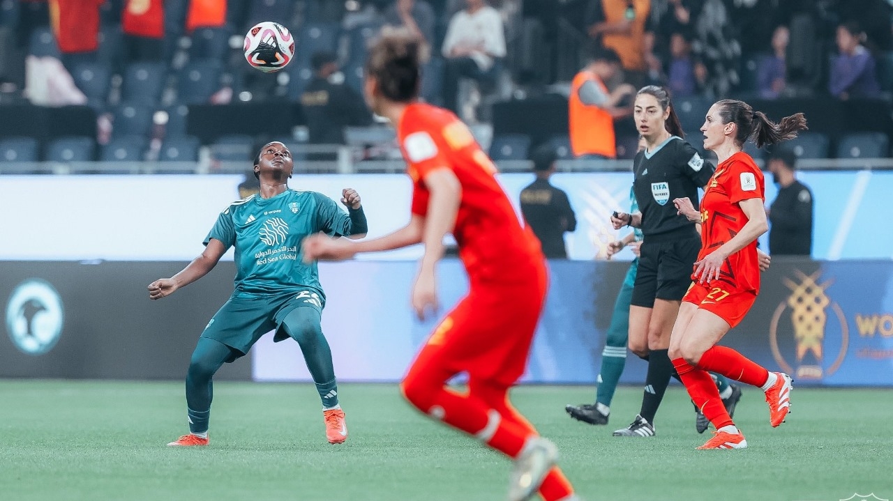 الأهلي يتوج بكأس الاتحاد السعودي للسيدات .. فيديو