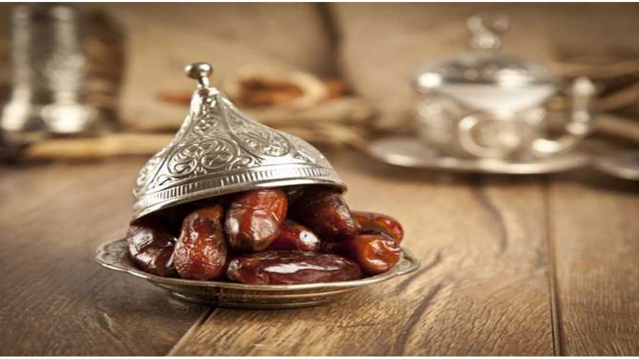 حكم صيام المسافر عند اختلاف موعد العيد بين الدول