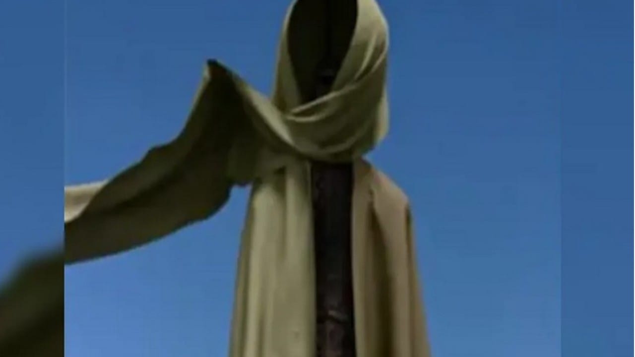 إعلان عن 'حجاب برج إيفل' يشعل الجدل في فرنسا.. فيديو