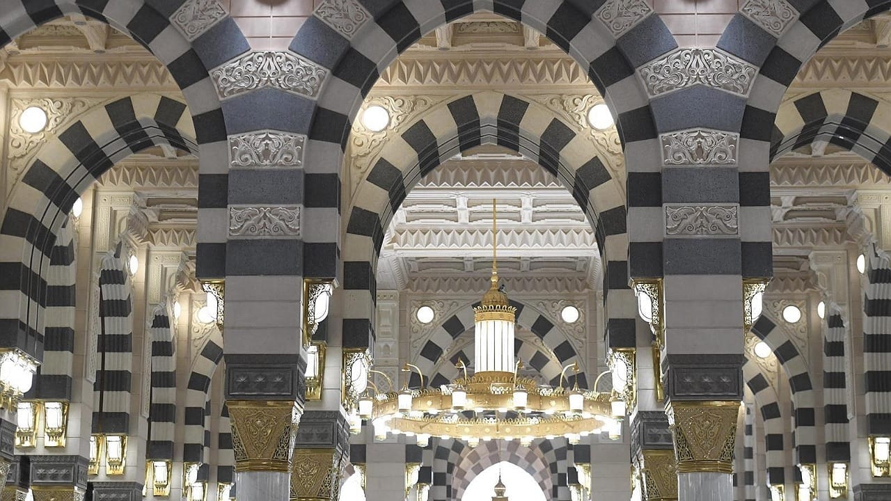 استبدال إضاءة المسجد النبوي بأكثر من 133 ألف وحدة بمعايير عالمية .. فيديو وصور