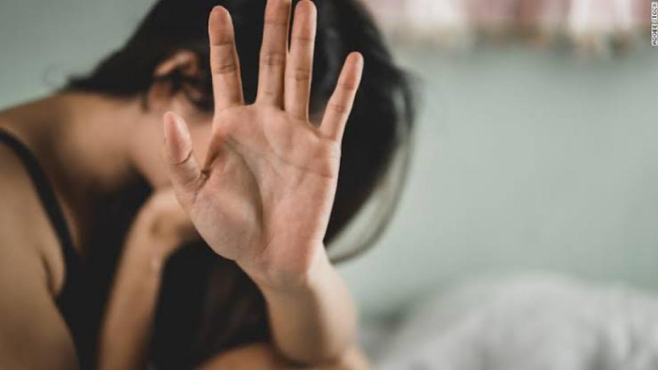 مدرب كونغ فو يعتدي على تلميذته بمدرسة لغات شهيرة