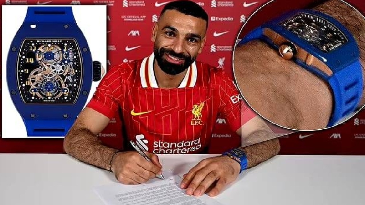 سعر خيالي لساعة محمد صلاح أثناء تجديد عقده مع ليفربول