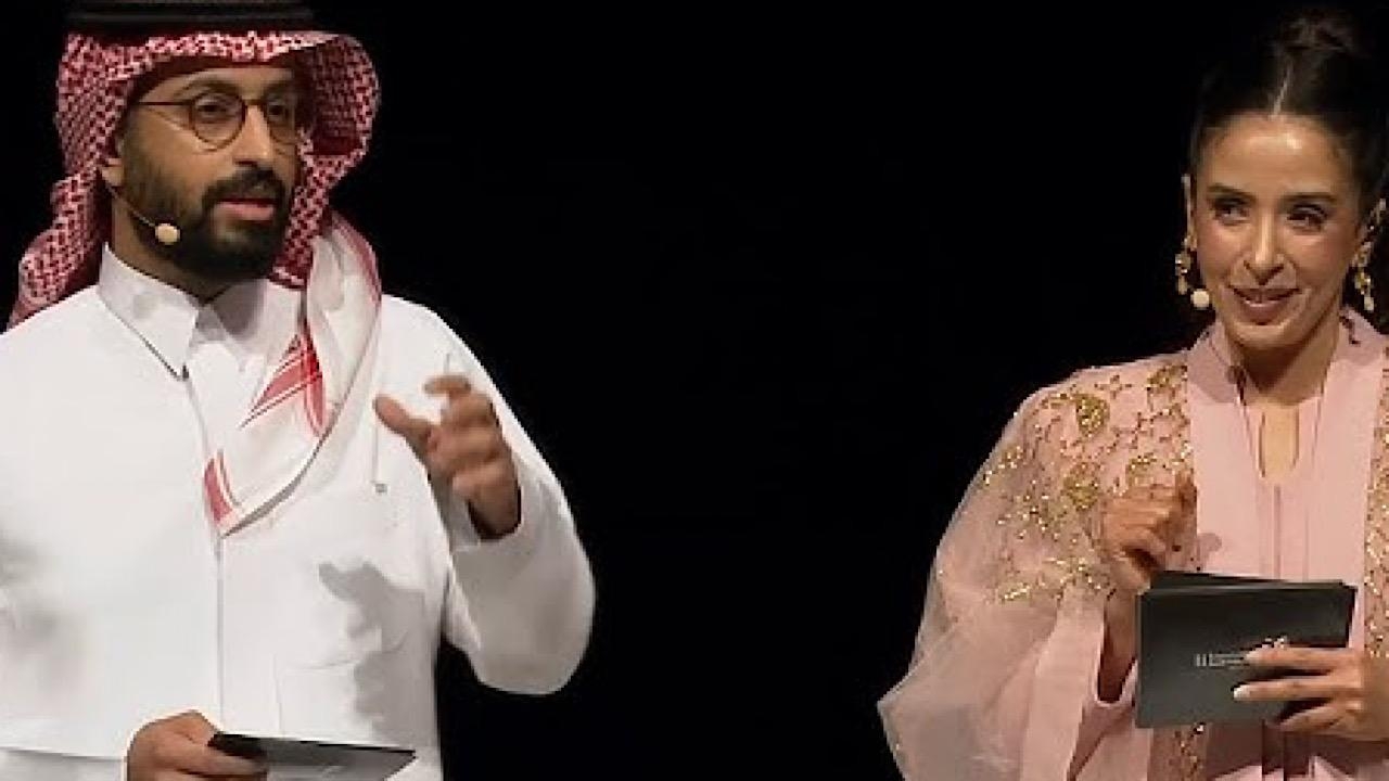 خالد صقر يداعب زوجته أثناء تقديمه لمهرجان الأفلام: ما جات ما أقول اسمها .. فيديو