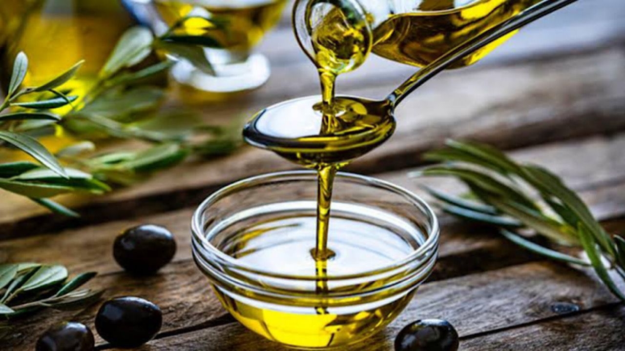 دراسة : زيت الزيتون البكر أفضل مسكنات الألم