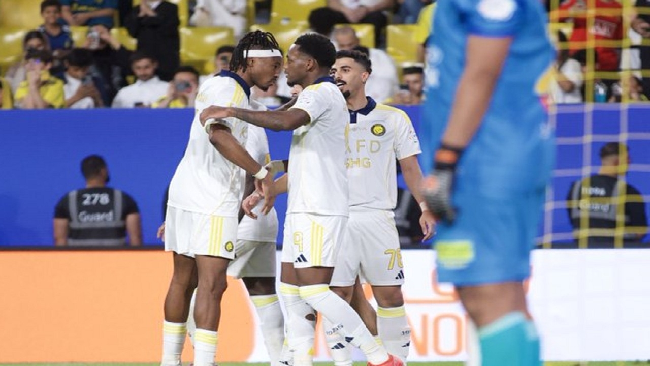 النصر يتغلب على الخليج بثنائية