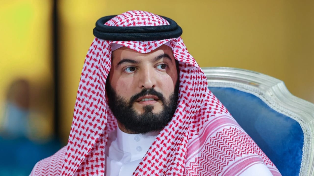 فهد بن نافل يغادر إلى لندن لحسم صفقة جديدة