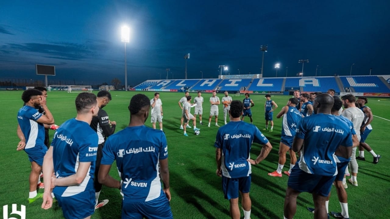 أزمة الظهير تضرب الهلال قبل مواجهة الفتح