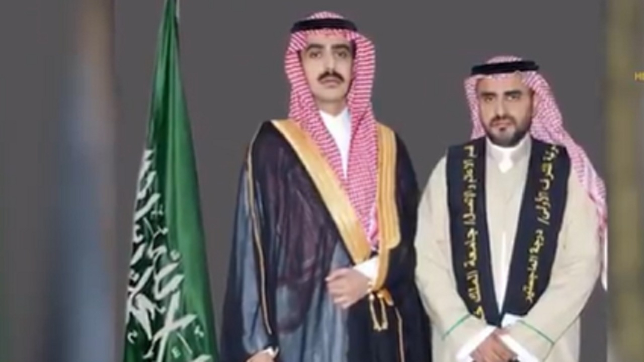 مواطن وابنه يحصلان على الماجستير معا .. فيديو
