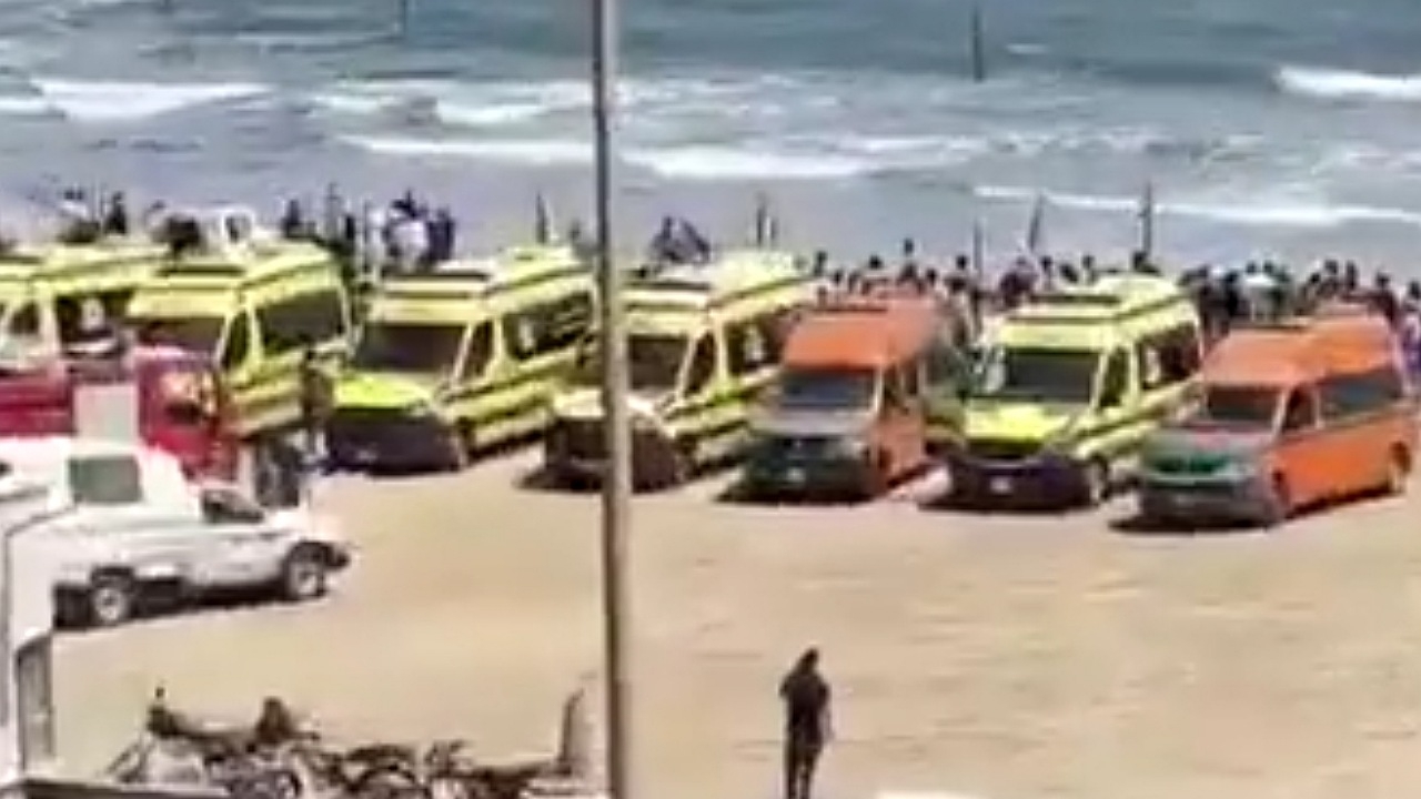 سقوط طائرة تدريب مصرية ومقتل طاقمها… فيديو