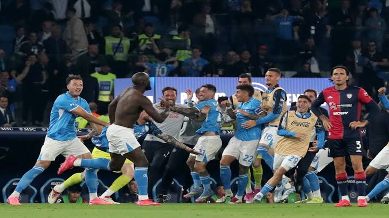 نابولي يتوج بلقب الدوري الإيطالي وسط أجواء احتفالية مبهرة في ملعب مارادونا