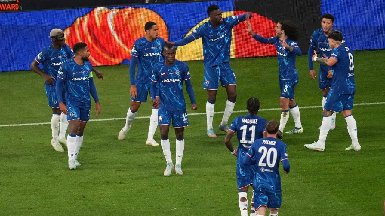 تشيلسي يتوج بدوري المؤتمر الأوروبي