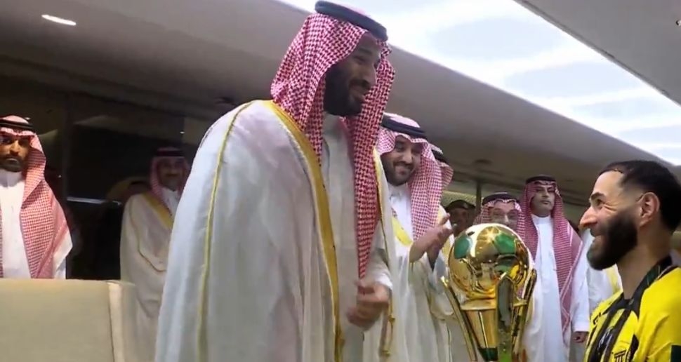 ولي العهد يتوج نادي الاتحاد بلقب ⁧‫كأس خادم الحرمين الشريفين‬⁩ .. فيديو