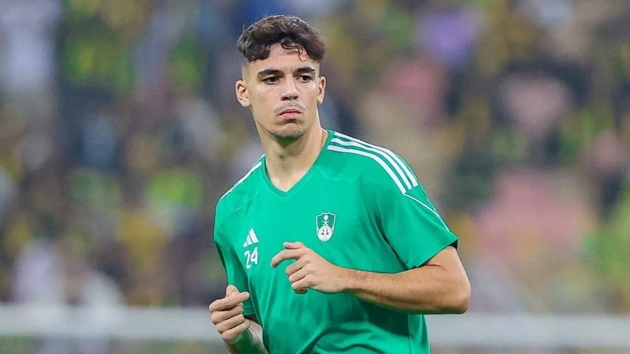 فيغا يفاجئ الأهلي بقرار الرحيل نهاية الموسم