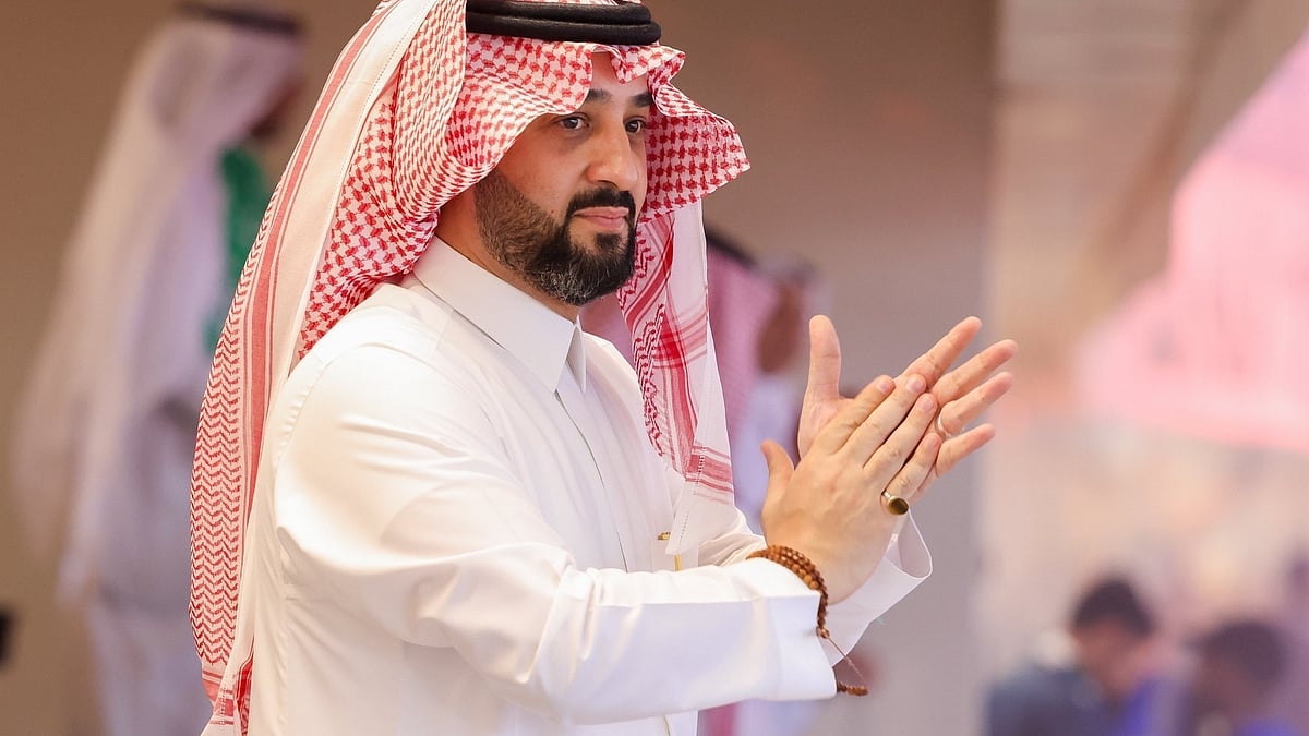 رئيس الأهلي يهنئ الاتحاد بالتتويج بطلاً للدوري.. فيديو
