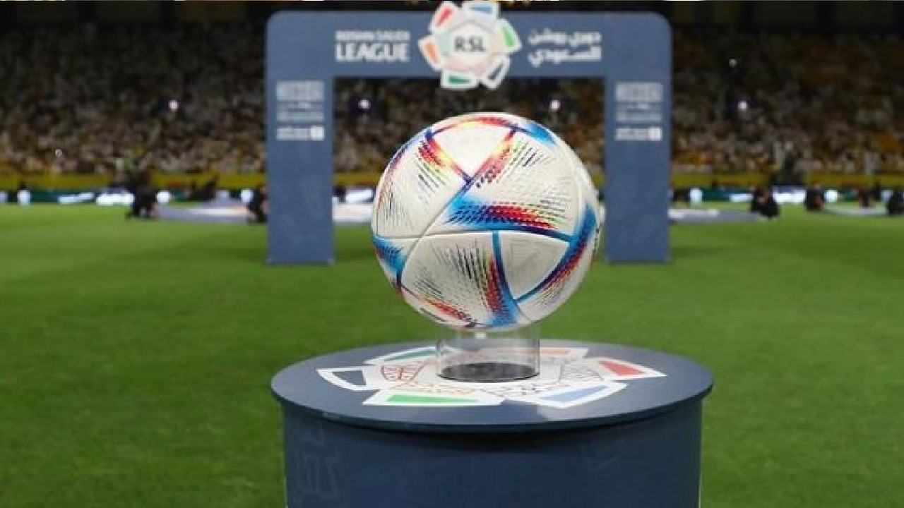 ديلي ميل: أندية الدوري السعودي تمارس قوة ناعمة تغيّر خريطة كرة القدم العالمية