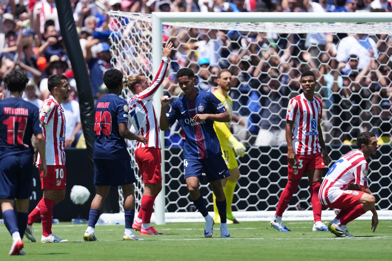 باريس سان جيرمان يدك حصون أتلتيكو مدريد بثلاثية نظيفة في افتتاح دوري الأبطال