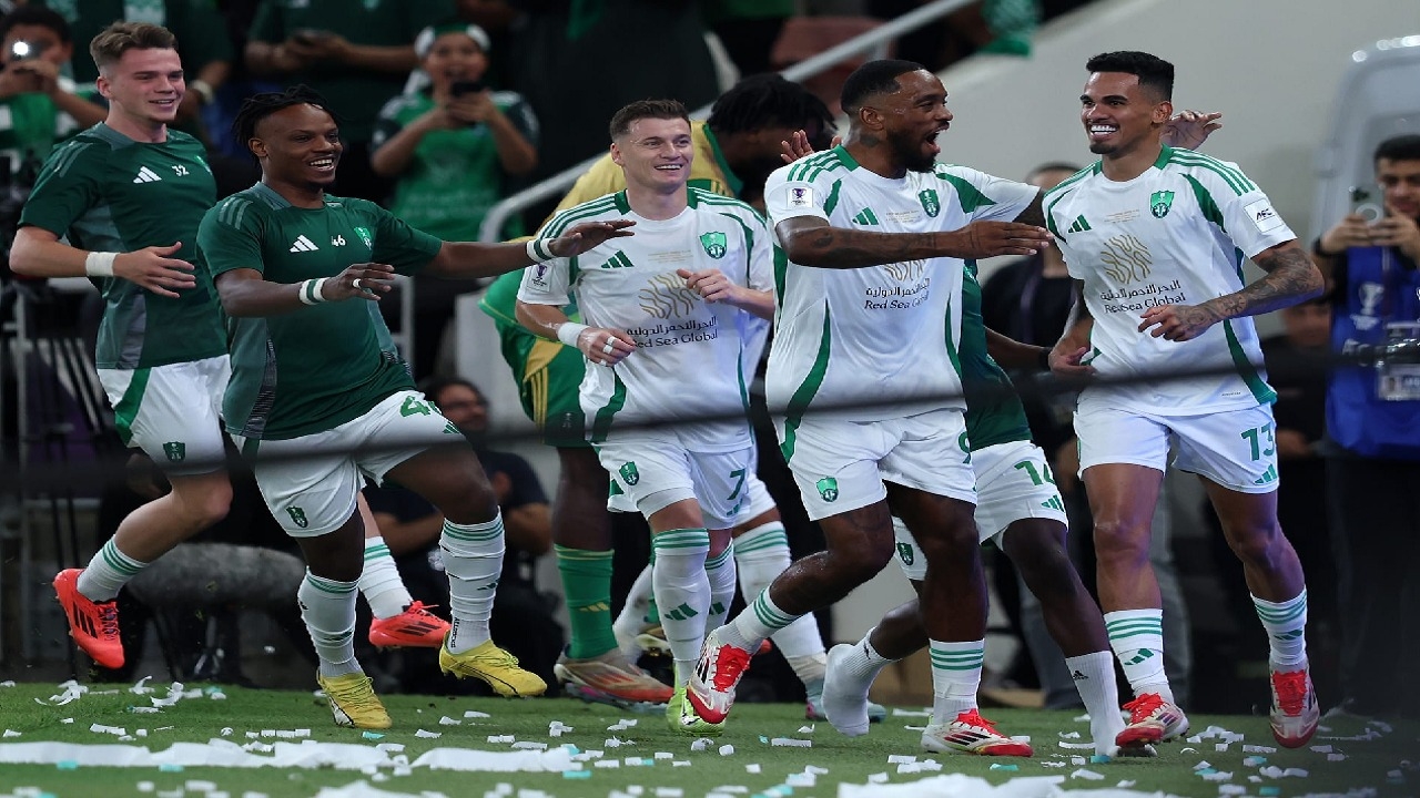 الأهلي يدشن أطقمه وهويته الجديدة يوليو المقبل