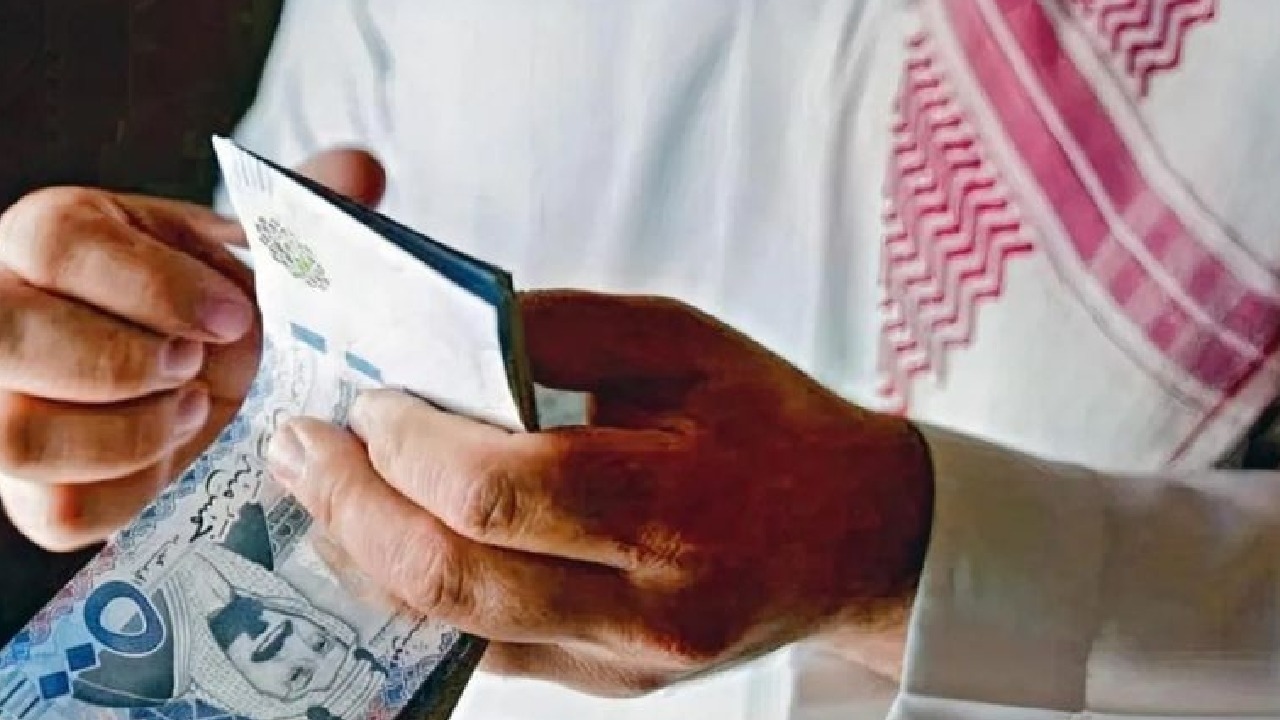 قصة رجل أعمال خسر 2.7 مليون ريال فأصبح حارس أمن .. فيديو