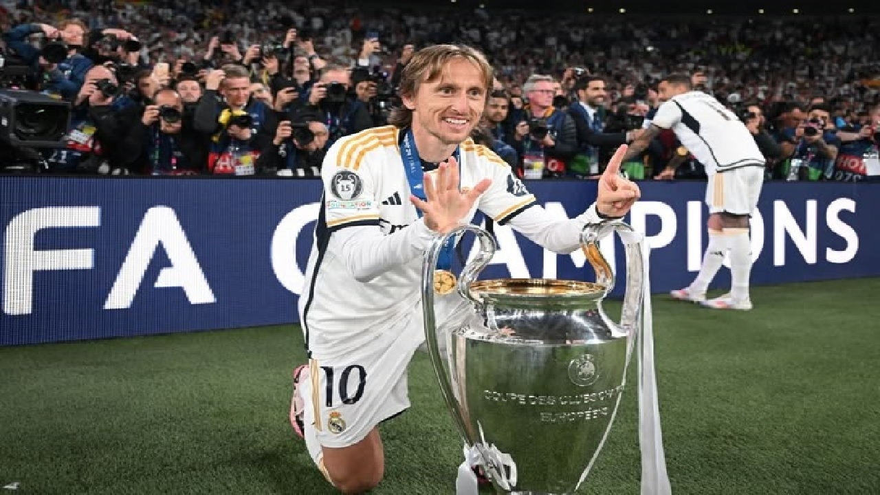 مودريتش يرد على سخرية قناة برشلونة: تاريخي أكبر منهم