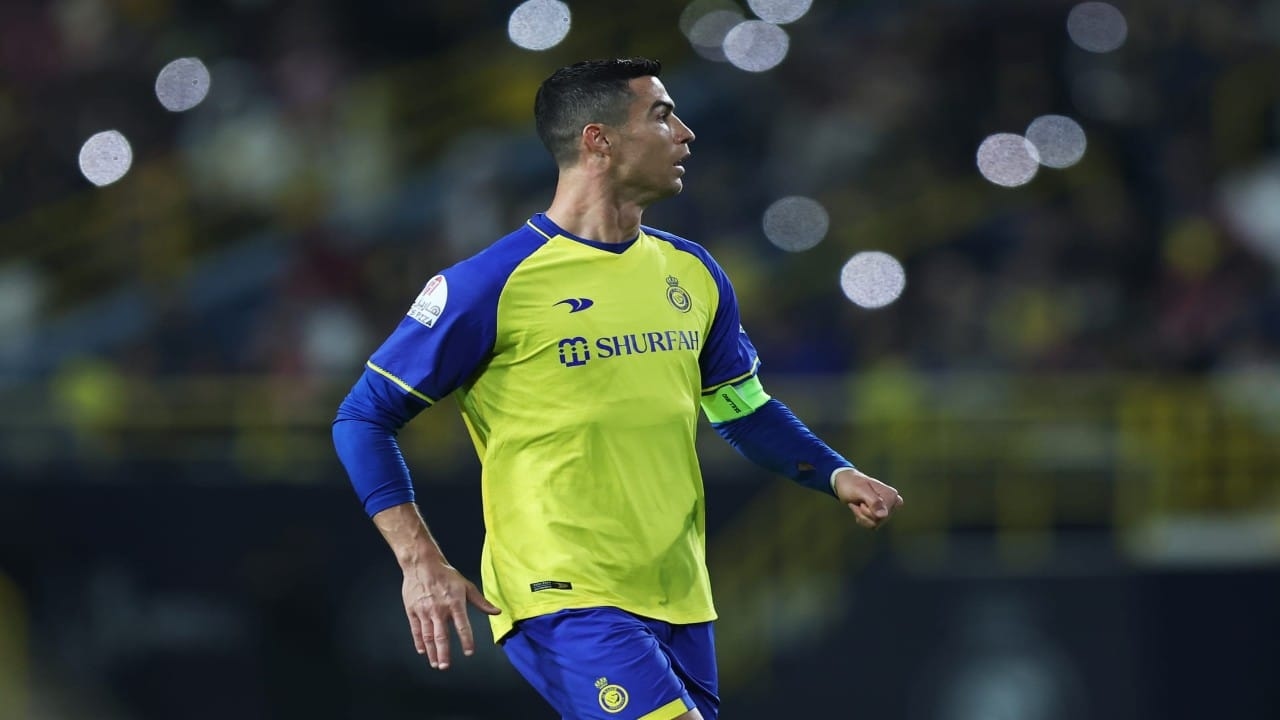 ملياردير صيني يفاجئ رونالدو في معسكر النصر.. صورة