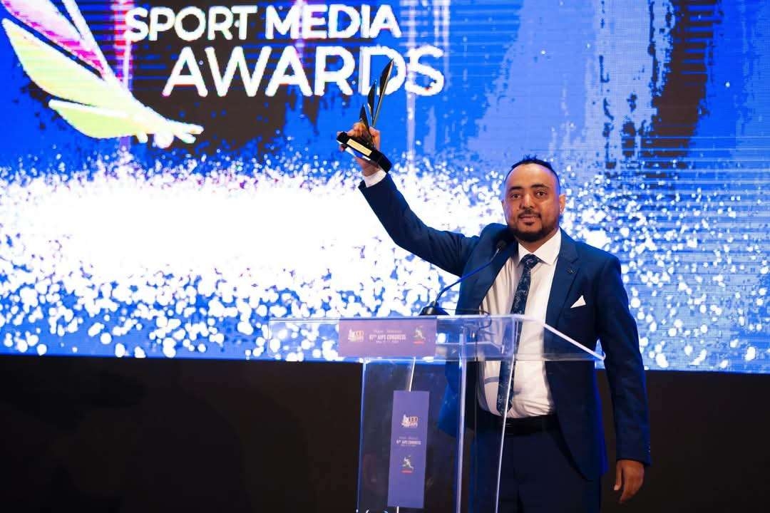 عصام الكمالي يُهدي اليمن أول تتويج عالمي في جوائز الصحافة الرياضية 2024م