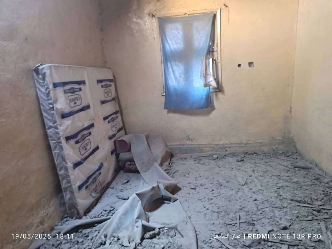 بالصور .. إستهداف منزل عريس بتعز