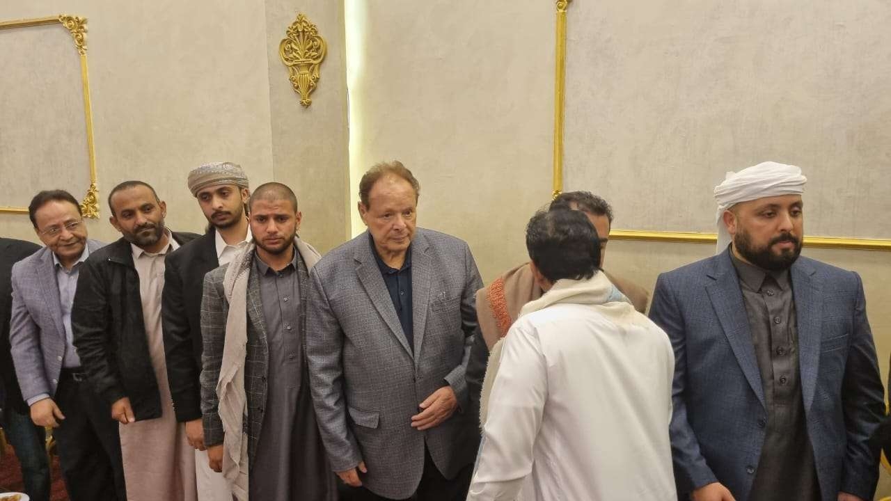الرئيس علي ناصر محمد يحضر عزاء المناضل ناجي جمعان في القاهرة