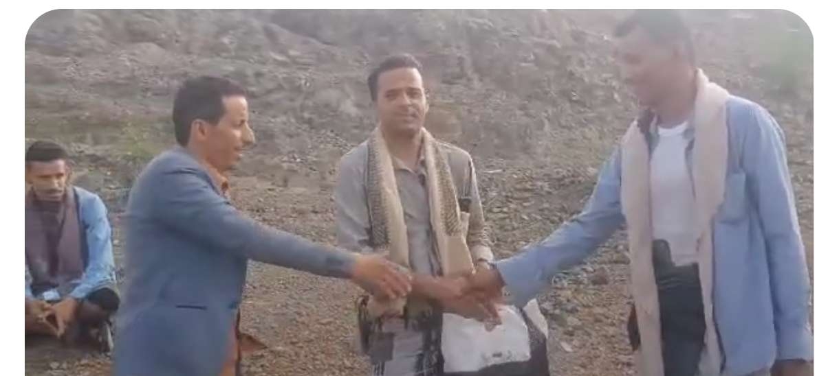 رجل يعيد مبلغ ضخم لصاحبه بعد فقدانه في طريق عام