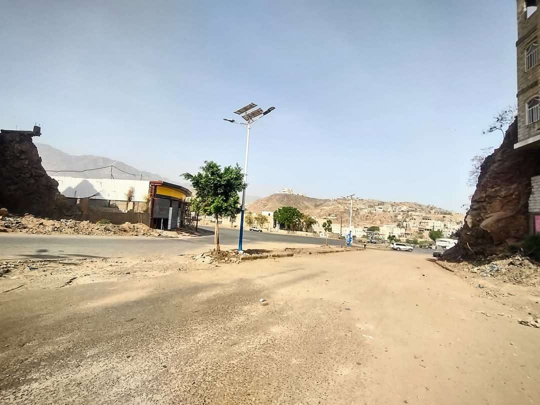 بالصور .. هكذا بدأ شارع الروضة بتعز