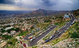 عقب قيامه بفضح عملية خصم مائة ريال سعودي على كل راتب.. قائد عسكري يصدر توجيهات باعتقال مواطن
